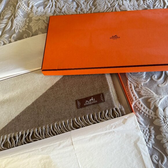 NEW Hermes Cashmere Casaque Zig Zag Scarf Etoupe/Ivory - Picture 2 of 6